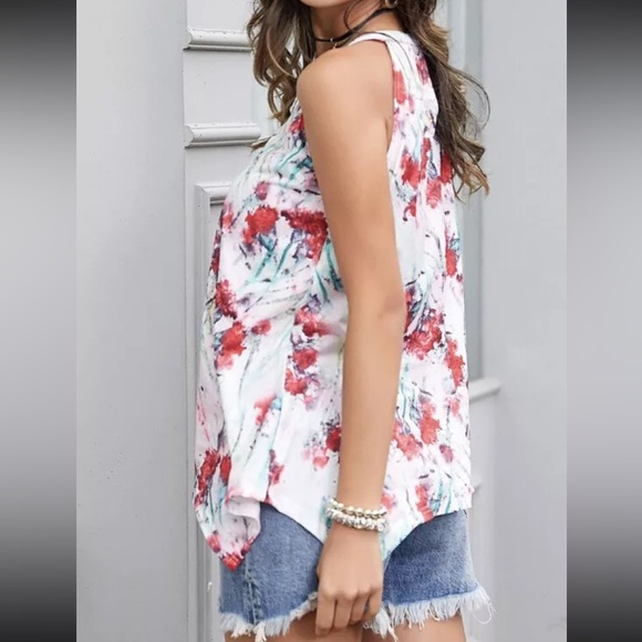 Reborn New York Size Large White & Red Floral Asymmetrical Hem Halter Tank Top - Picture 3 of 8